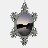 モーニングフォグオンザジャクソンリバーアットグランドテトン スノーフレークピューターオーナメント (左)