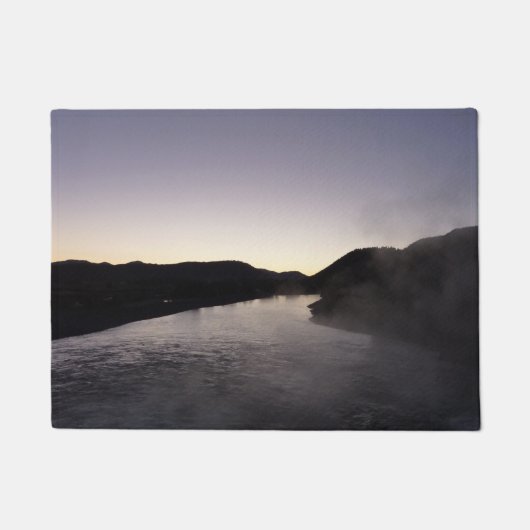 モーニングフォグオンザジャクソンリバーアットグランドテトン ドアマット (正面)