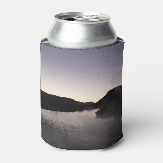 モーニングフォグオンザジャクソンリバーアットグランドテトン 缶クーラー (缶正面)