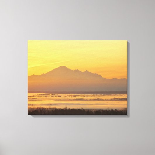 モーニングマウンテン魔法。 キャンバスプリント (正面)