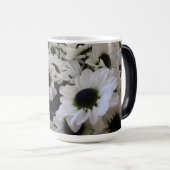 モーフィングマグ – 白黒デイジー モーフィングマグカップ (正面右)
