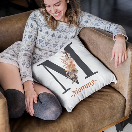 モーメンブラックMタイポグラフィと金ゴールド花 クッション