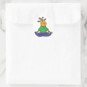 ヤギおもしろいが蓮の位置ヨガをする ラウンドシール (バッグ)