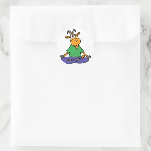 ヤギおもしろいが蓮の位置ヨガをする ラウンドシール (バッグ)