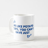 ヤギおもしろい引用文：ヤギはポテトチップスのように青 コーヒーマグカップ (正面左)