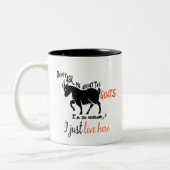 ヤギおもしろい |ヤギ頼の夫について ツートーンマグカップ (左)