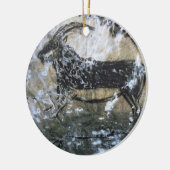 ヤギかセーム皮の黒い部屋の石の絵画、 セラミックオーナメント (左)