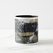 ヤギかセーム皮の黒い部屋の石の絵画、 ツートーンマグカップ (中央)
