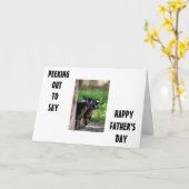 ヤギがのぞいて言う**お父様の日を祝う** カード (黄色い花)