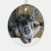 ヤギが外を見ている セラミックオーナメント (左)