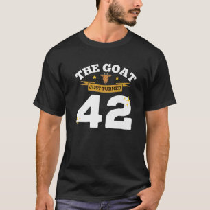 ヤギが42歳を迎えたばかりの42誕生日ヤギテーマ Tシャツ