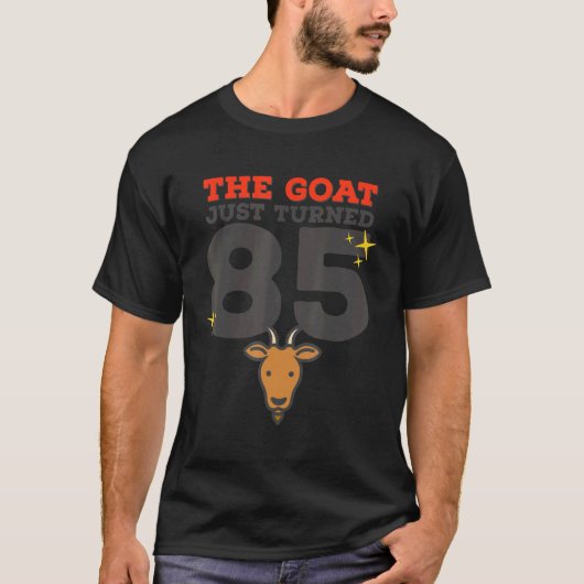 ヤギが85歳になりました 85歳の誕生日 ヤギのテーマ ギ Tシャツ (正面)