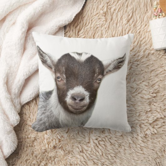ヤギの家畜のかわいい子供部屋の写真 クッション (ブランケット)