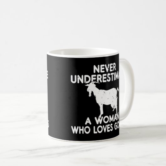 ヤギの恋人を愛する女性を決して過小評価しない コーヒーマグカップ (正面右)