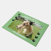 ヤギの承認が必要カスタムだ ドアマット (アングル)