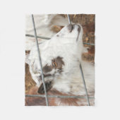 ヤギの熟視 フリースブランケット (正面)