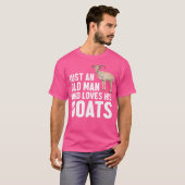 ヤギの農家ヤギを愛する老人 Tシャツ (正面フル)