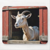 ヤギを納屋の窓 マウスパッド (正面)