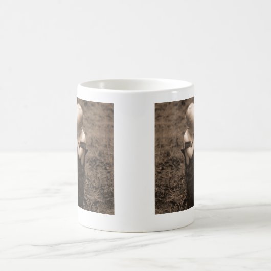 ヤギを食べ物を与えている子供 コーヒーマグカップ (中央)