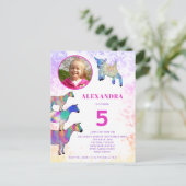 ヤギカラフル第5誕生日フォトピンク インビテーションポストカード (スタンド正面)