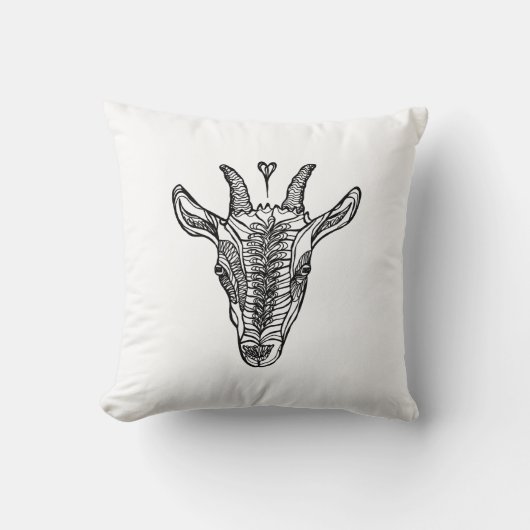 ヤギポートレート付ハート装飾用クッション クッション (正面)