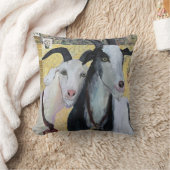 ヤギ枕に近い クッション (ブランケット)