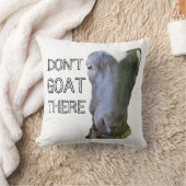 ヤギ「ヤギをそこに置くな」枕 クッション (ブランケット)