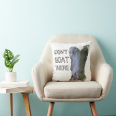 ヤギ「ヤギをそこに置くな」枕 クッション (椅子)