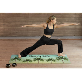 ヤシの木が一列に並ぶビーチ ヨガマット