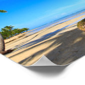 ヤシの木が植えられた美しい熱帯ビーチ ポスター (角)