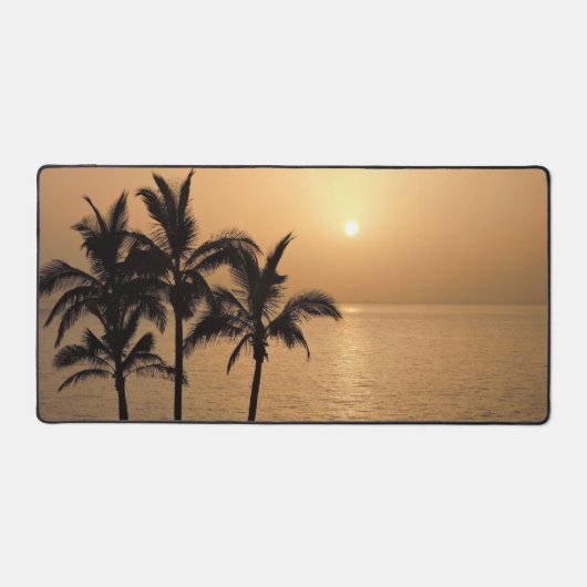 ヤシの木とロマンチックな夕日 デスクマット (正面)