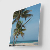 ヤシの木と白い砂のビーチ スクエア壁時計 (傾斜)