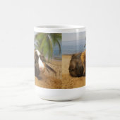 ヤシの木の下のモルモット コーヒーマグカップ (中央)