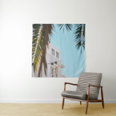 ヤシの木の白いコンクリート建物 タペストリー (インサイチュ)