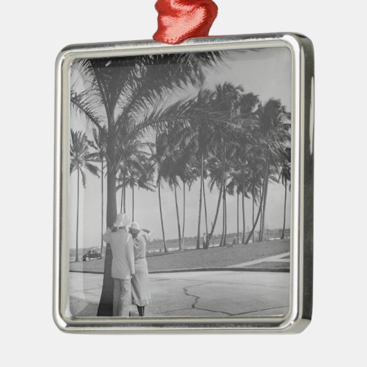 ヤシの木の背面図B&Wで地位をつないで下さい メタルオーナメント (左)