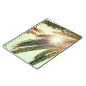 ヤシの木、ヴィンテージ調色の空。 ノートブック (左側)