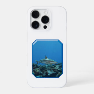 ヤップ島のサンゴ礁にいるブラックチップリーフシャーク | iPhone 16 PROケース