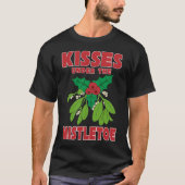ヤドリギのヒイラギの休日のクリスマスの下のキス Tシャツ (正面)