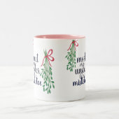 ヤドリギのマグの下で私に会って下さい ツートーンマグカップ (中央)