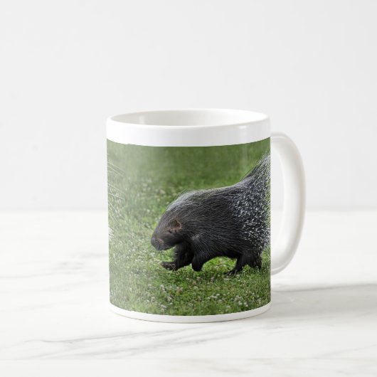ヤマアラシのギャロップのマグ コーヒーマグカップ (正面右)
