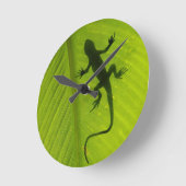 ヤモリのシルエット ラウンド壁時計 (傾斜)