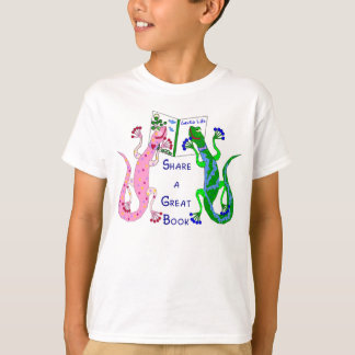 ヤモリは素晴らしい本を共有します Tシャツ
