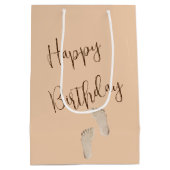 ヤングウーマン歩くザビーチ ミディアムペーパーバッグ (裏面)