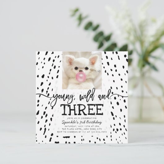 ヤングワイルドスリーサファリアニマルプリント誕生日 招待状 (スタンド正面)