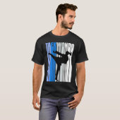 ヤング・ガールズ空手をテーマにした誕生日練習クール Tシャツ (正面フル)