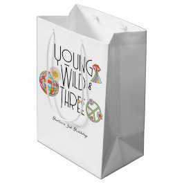 ヤング、ワイルド、および3 |誕生日抱き枕 | Boho ミディアムペーパーバッグ