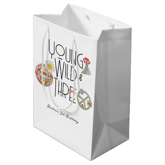 ヤング、ワイルド、および3 |誕生日抱き枕 | Boho ミディアムペーパーバッグ (裏面アングル)