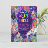 ヤング ワイルド アンド スリー サファリ ネオン チーター バースデー 招待状 (スタンド正面)