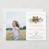 ヤング・ワイルド・アンド・スリー | フォト誕生日パーティー招待状 招待状 (正面)