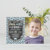 ヤング ワイルド アンド スリー 3歳の誕生日パーティーの写真 招待状 (スタンド正面)